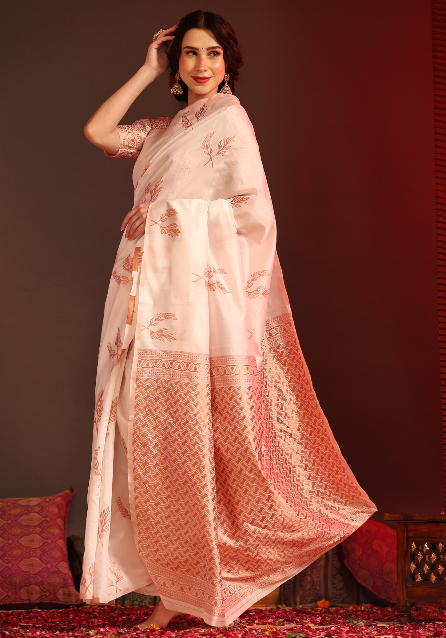 For Women - Rich Pallu And Stylish White Saree With Beauty