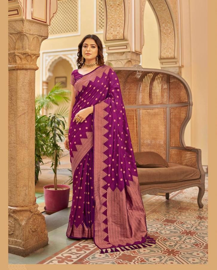 Jacquard Woven Saree in Rich Pallu Design for Elegant Women