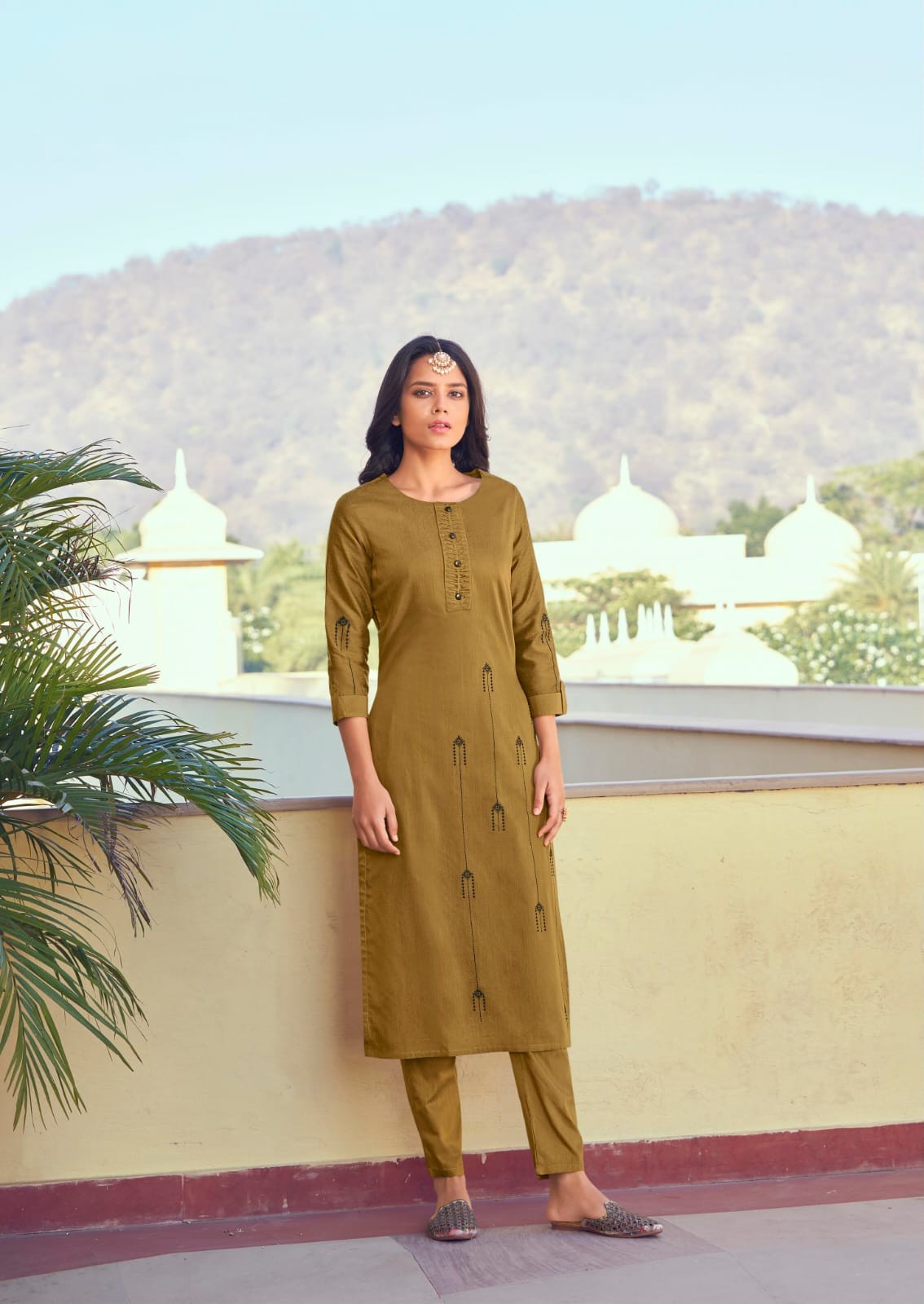 Mehendi Green Roman Silk Kurta Set with Embroidery Work