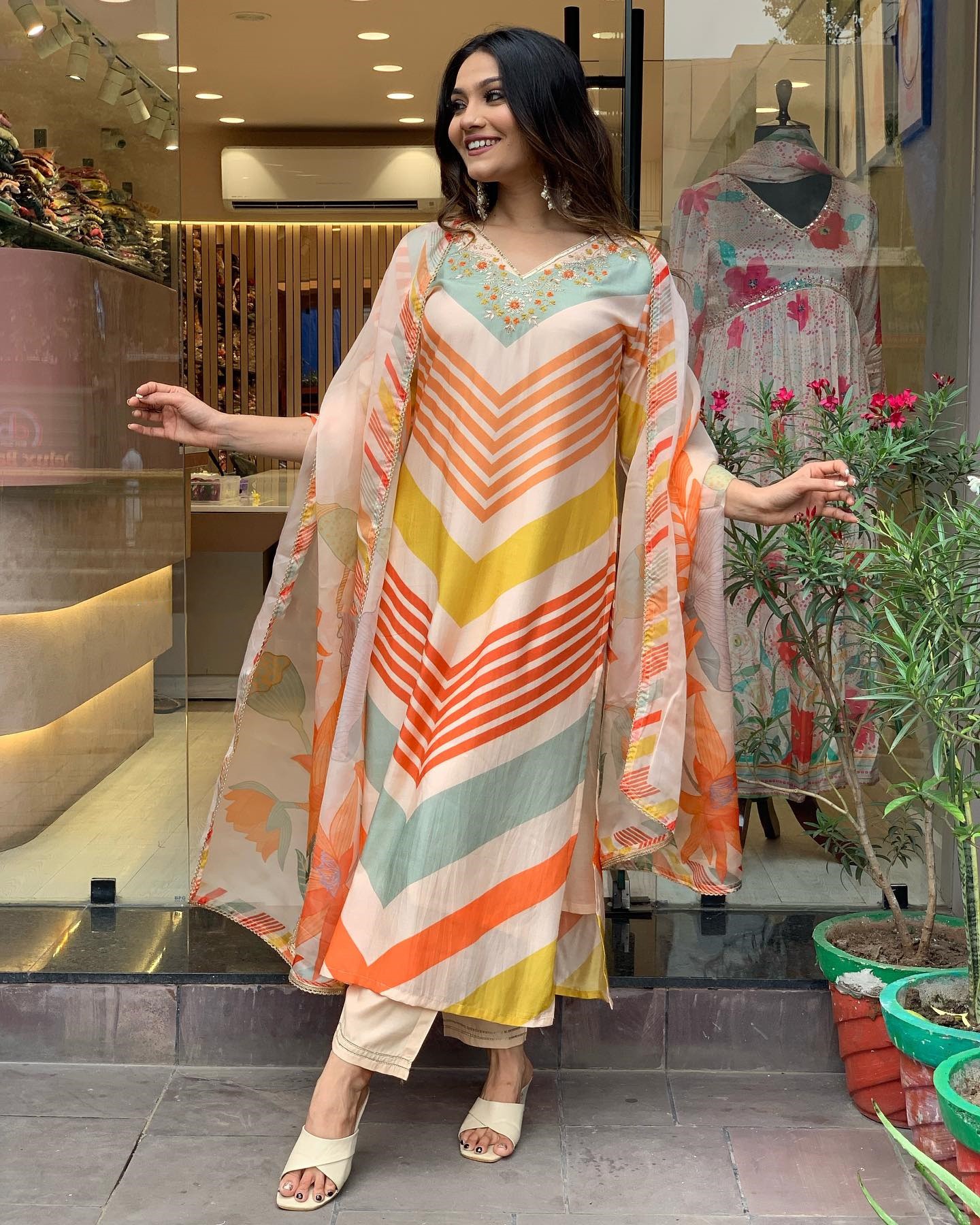 Multicolor Maslin Straight Kurti With Pant And Oraganza Dupatta