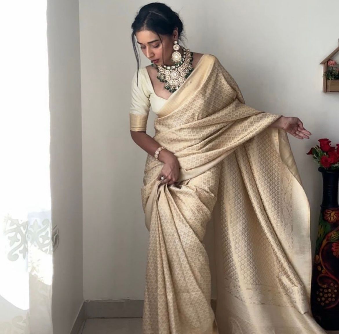 One Minute Elegance: Wedding Wear Ready-to-Wear Saree with Rich Cream Pallu